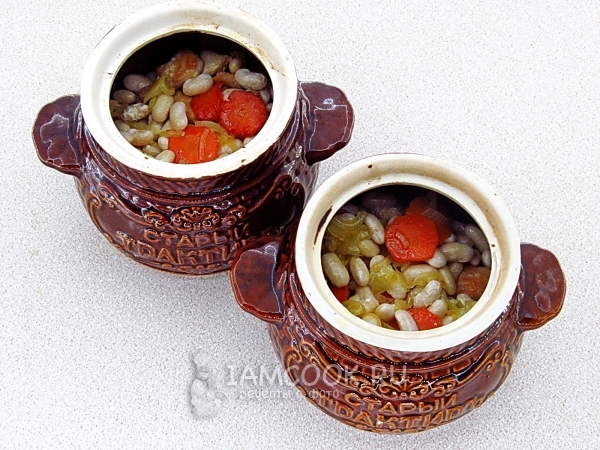 Выложить смесь в горшочек