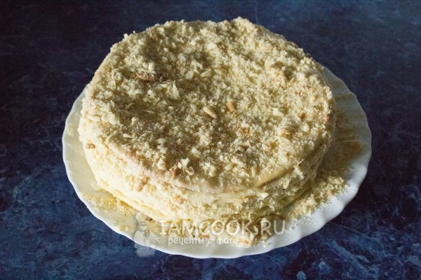 Посыпать торт крошкой