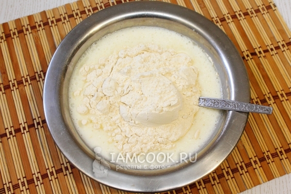 Всыпать муку