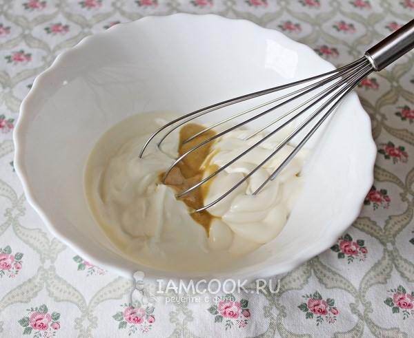 Смешать сметану, горчицу и майонез