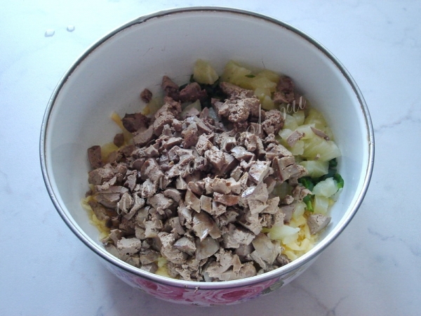 Порезанная куриная печень