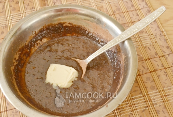 Положить масло