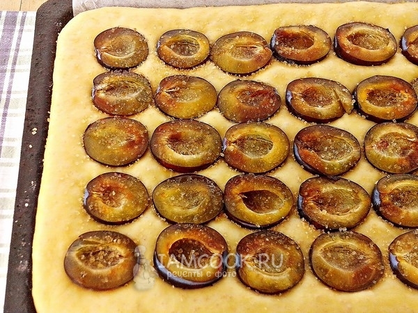 Присыпать сливы сахаром