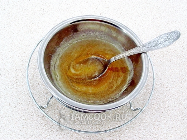 Нагреть желатин на водяной бане