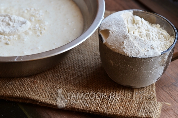 Всыпать муку