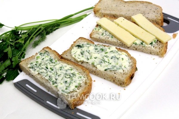 Готовое зеленое сливочное масло