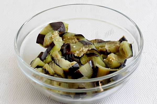 Баклажан в салатнике