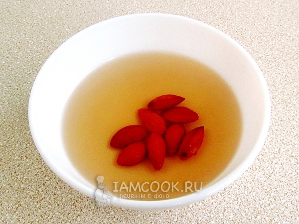 Залить миндаль кипятком