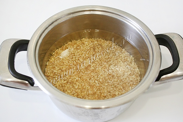 Перловую крупу замочить в воде