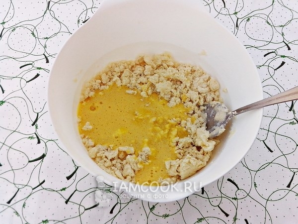 Всыпать масляно-мучную смесь