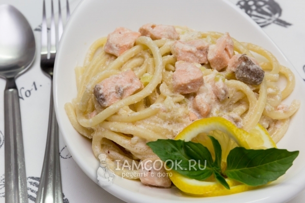 Фото пасты с лососем в сливочном соусе