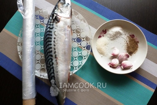 Ингредиенты для cкумбрии, соленой с чесноком