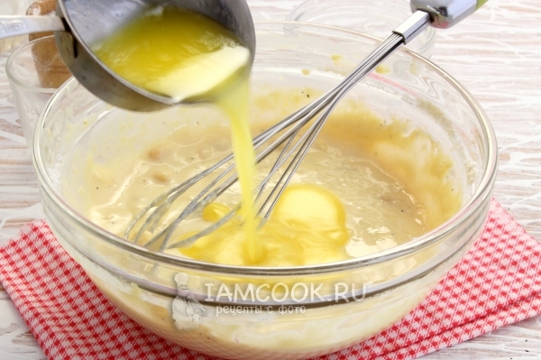 Влить масло