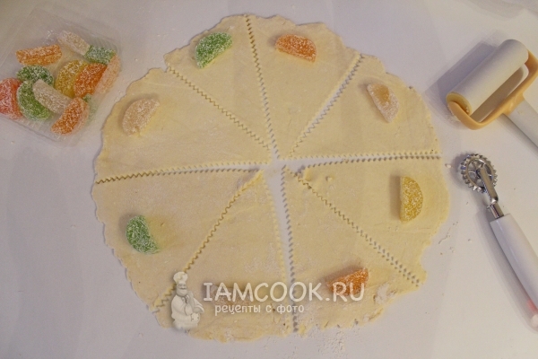 Положить мармелад