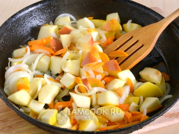 Обжарить овощи