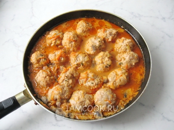 Тушим тефтели