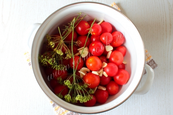 помидоры с приправами