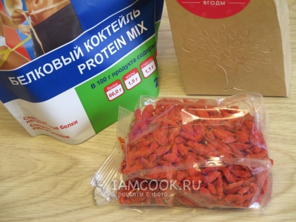 Ингредиенты для белкового коктейля с годжи
