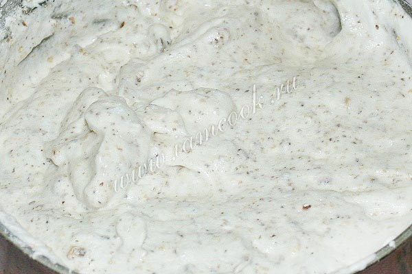 Взбитые белки с орехами