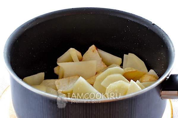 Обжарить картофель