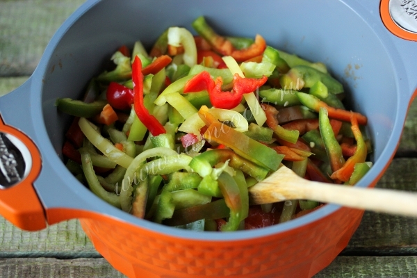 Добавить сладкий перец