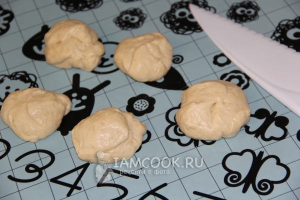 Разделить тесто на кусочки