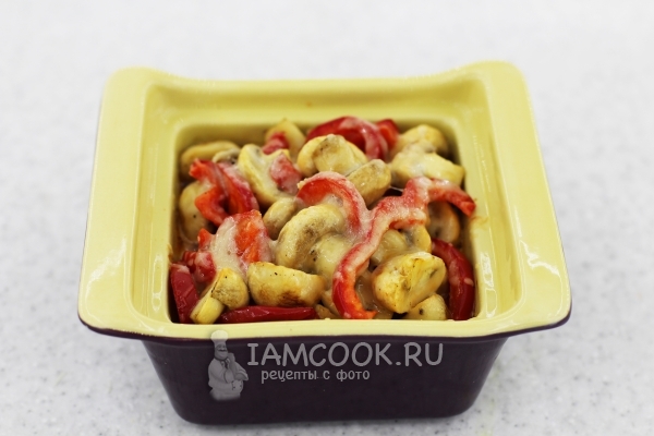 Запекание грибов с перцем под сыром