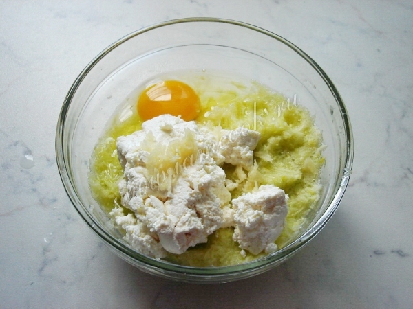 Ингредиенты для основы кабачковых оладьев