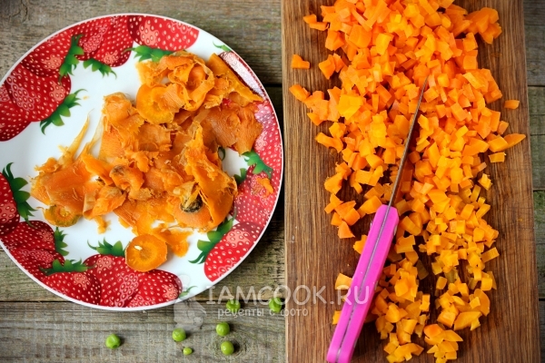 Нарезать морковь