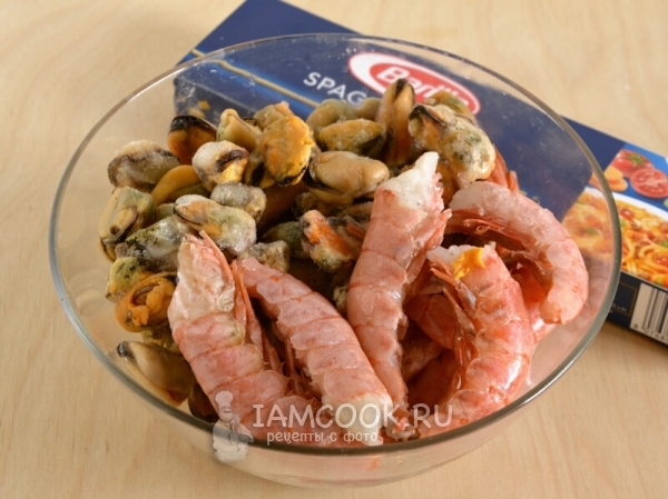 Основные ингредиенты для спагетти с морепродуктами