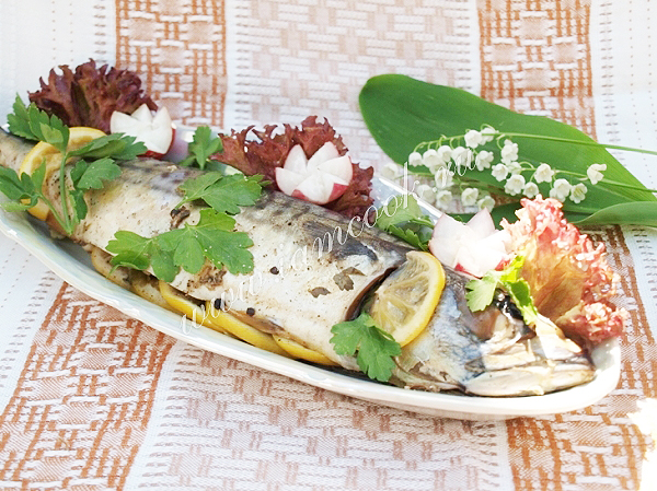 Рыба запеченная с лимоном и зеленью