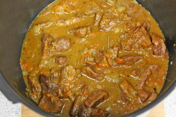 Тушение мяса в чаше мультиварки