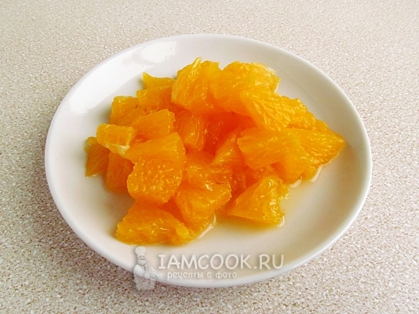 Почистить и порезать апельсин