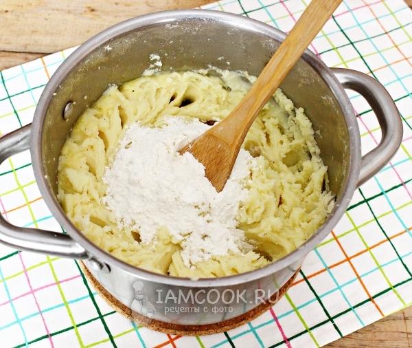 Всыпать муку