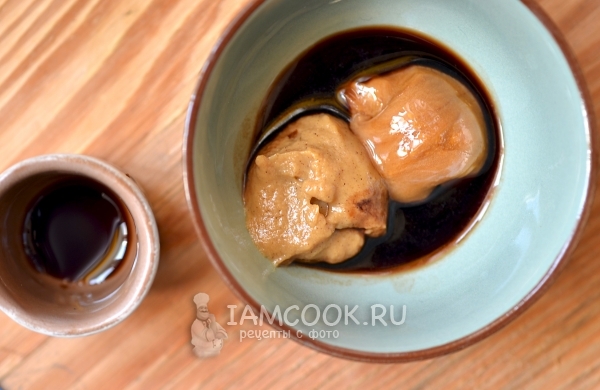 Влить уксус