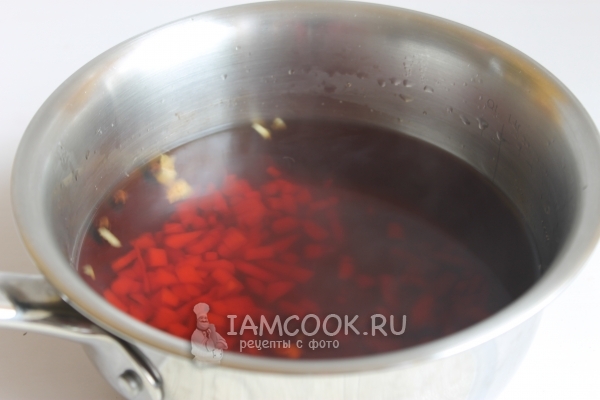 Положить имбирь и кардомон