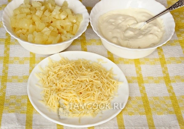 Подготовить сыр, ананас и майонез