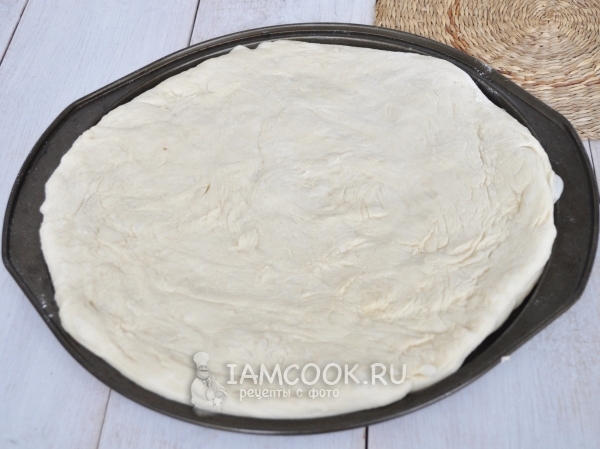 Положить тесто в форму