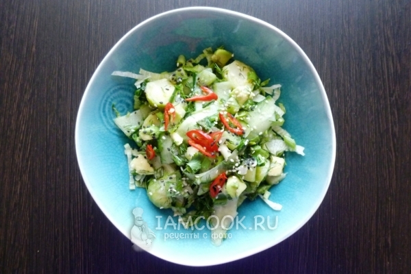 Рецепт овощного салата с авокадо и брюссельской капустой