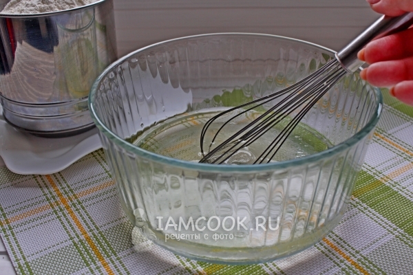 Размешать венчиком