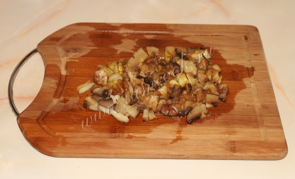 Нарезанные благородные грибы