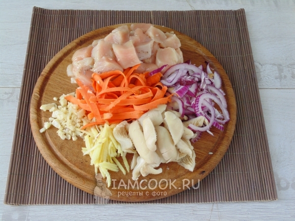 Измельчить овоищи и мясо