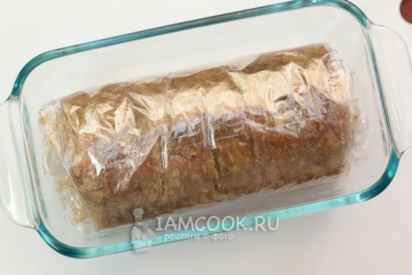 Переложить массу в пищевую пленку