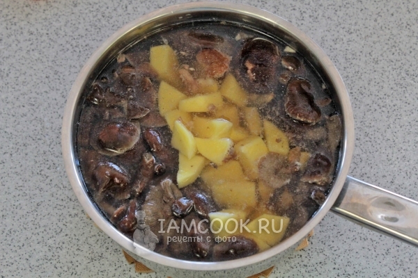 Положить картофель