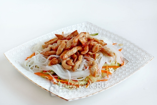 Выложить фунчозу и мясо