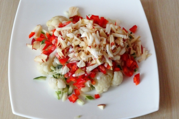 Готовим салат из цветной капусты и яблока