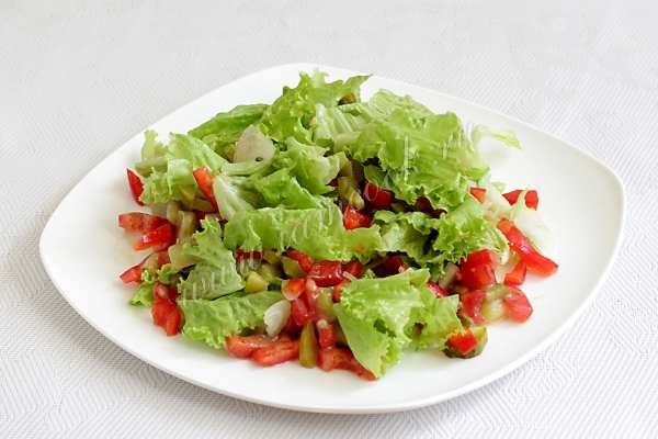 Выкладываем салат