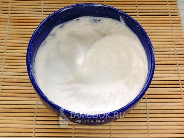 Взбить белки с сахаром