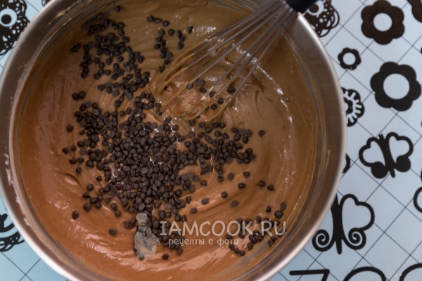 Всыпать шоколадные капли