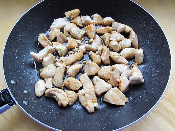 Добавить соевый соус